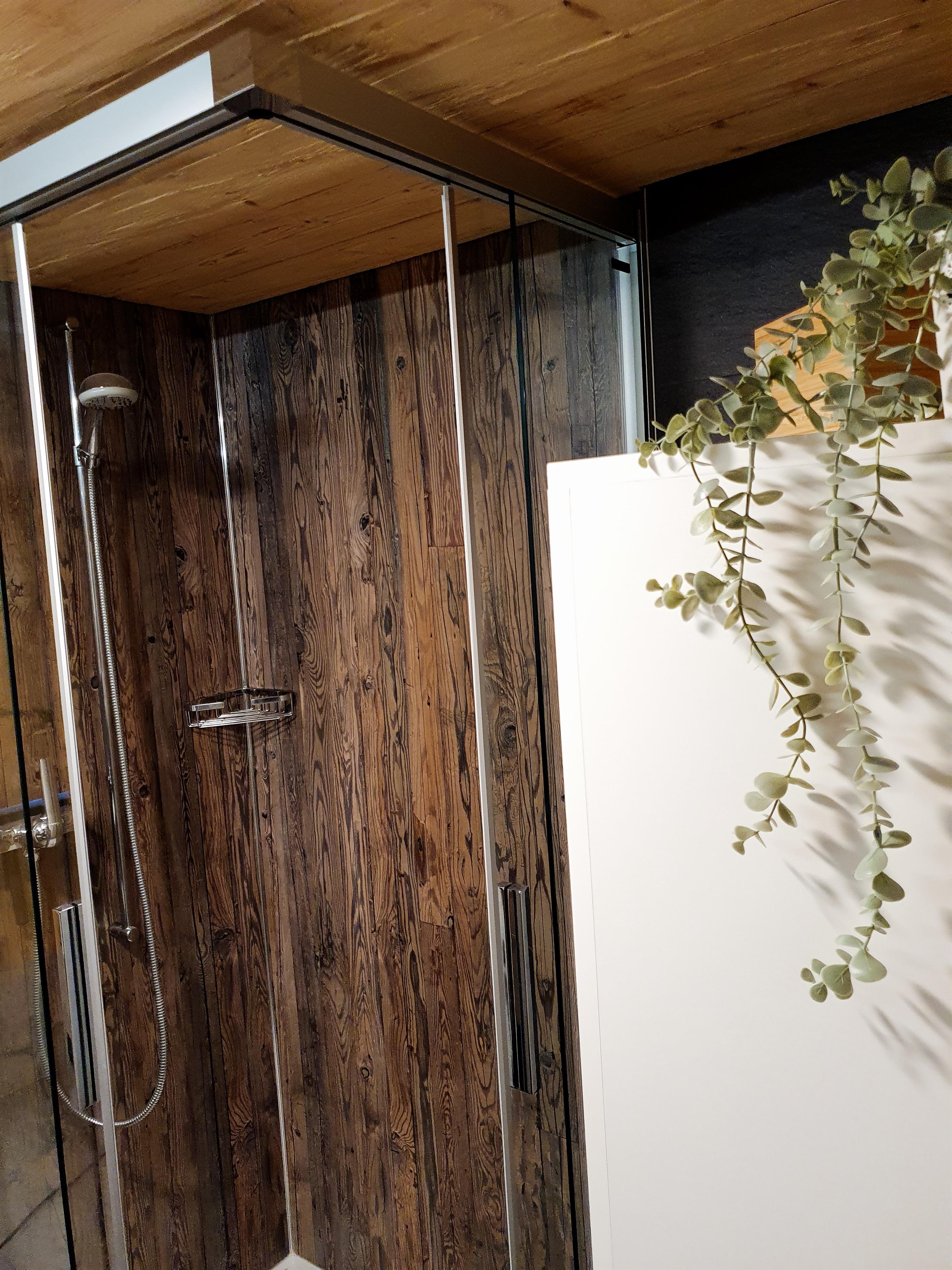 Dusche im Badezimmer Dusche im Badezimmer