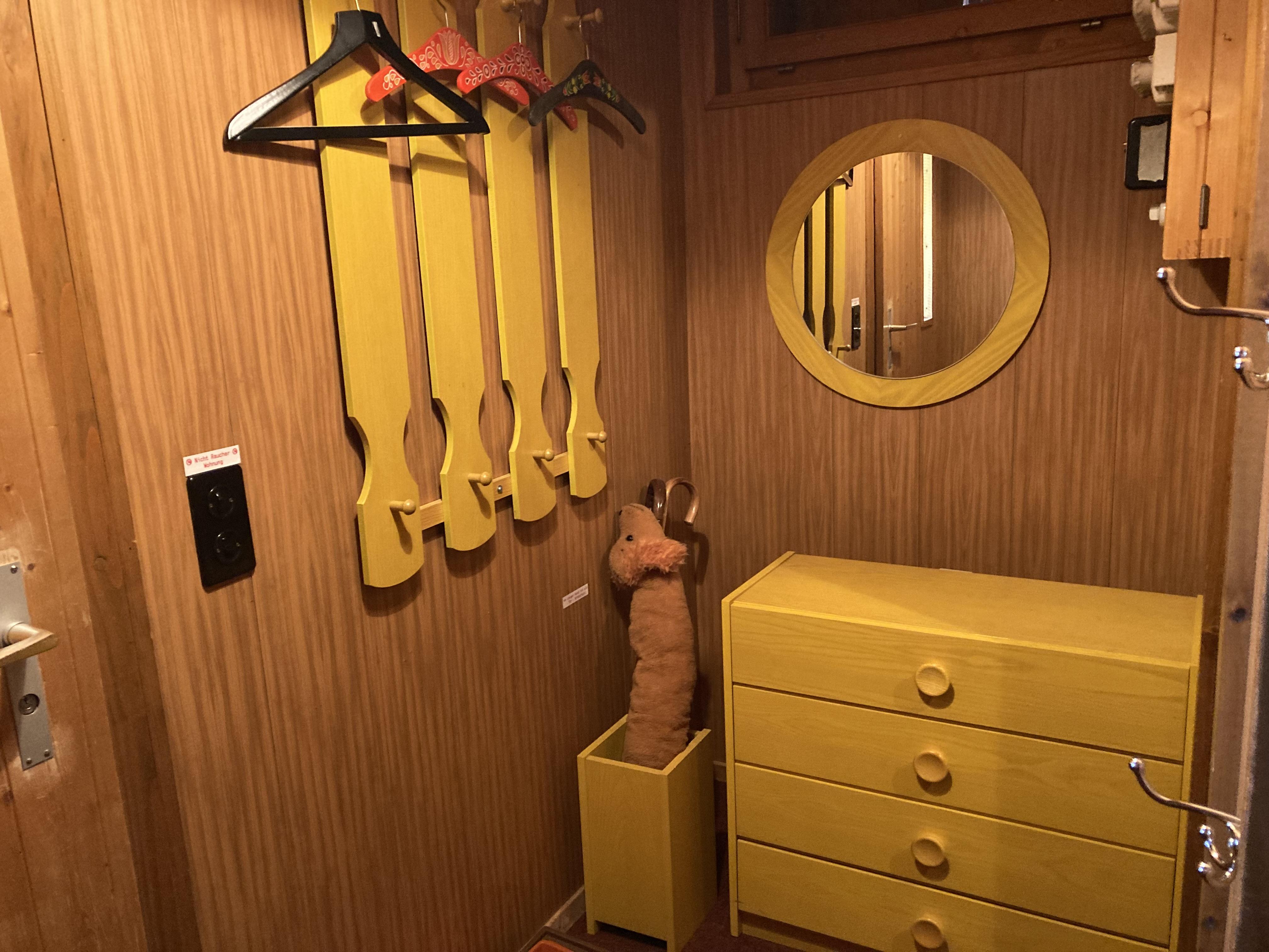 Garderobe (2) Garderobe (2)