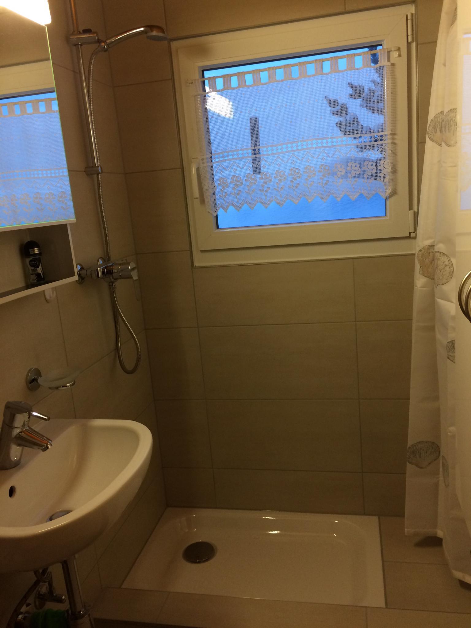 Bad Dusche (neu 2019) Bad Dusche (neu 2019)