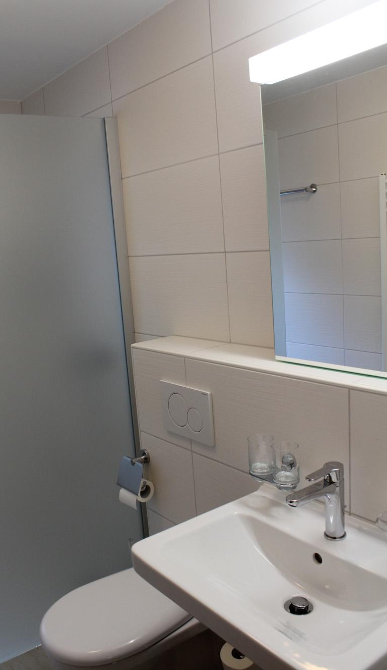 Alpenrösli 1_bad-dusche-WC_1-b Alpenrösli 1_bad-dusche-WC_1-b