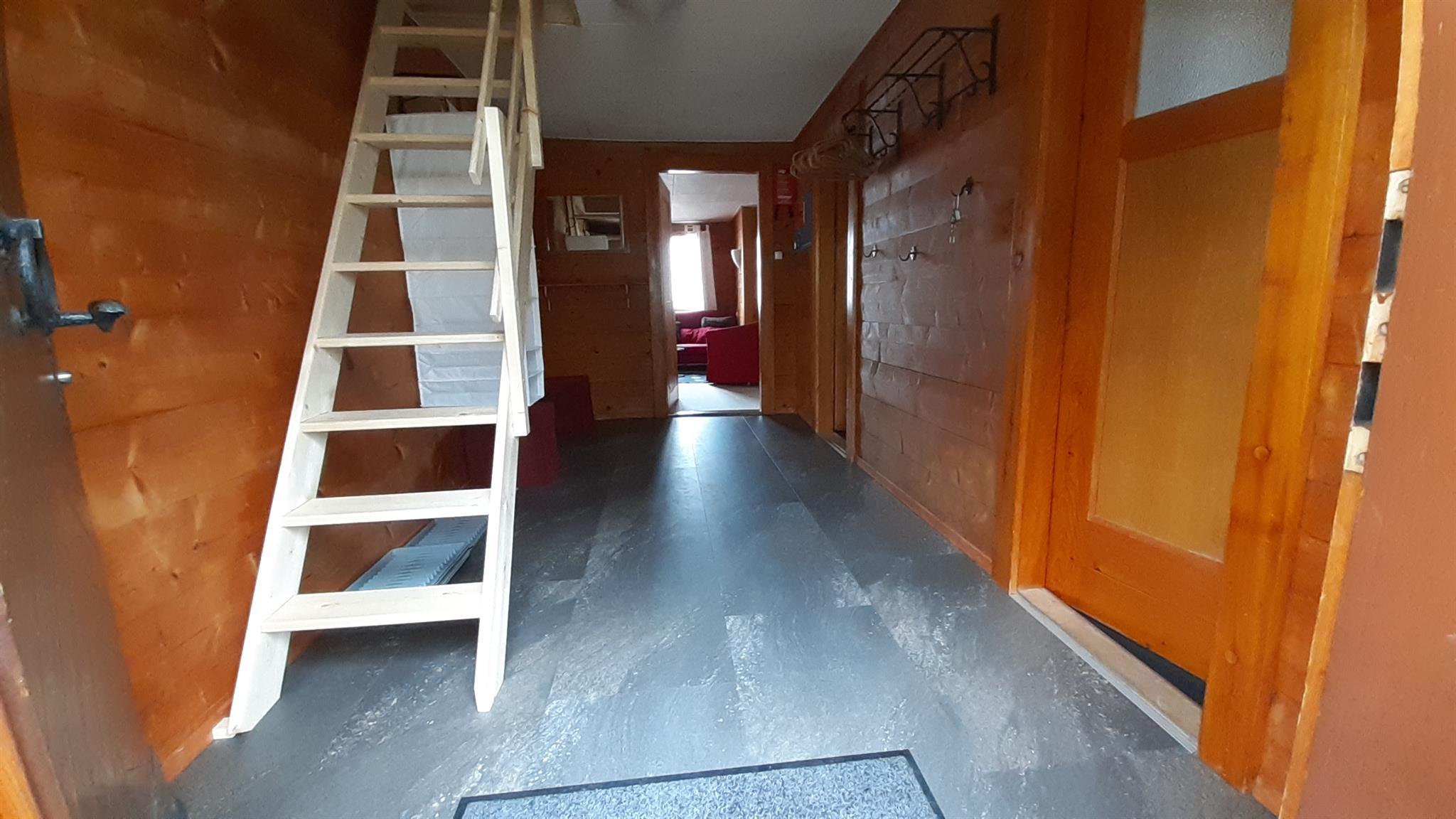 Eingang - Korridor Eingang - Korridor