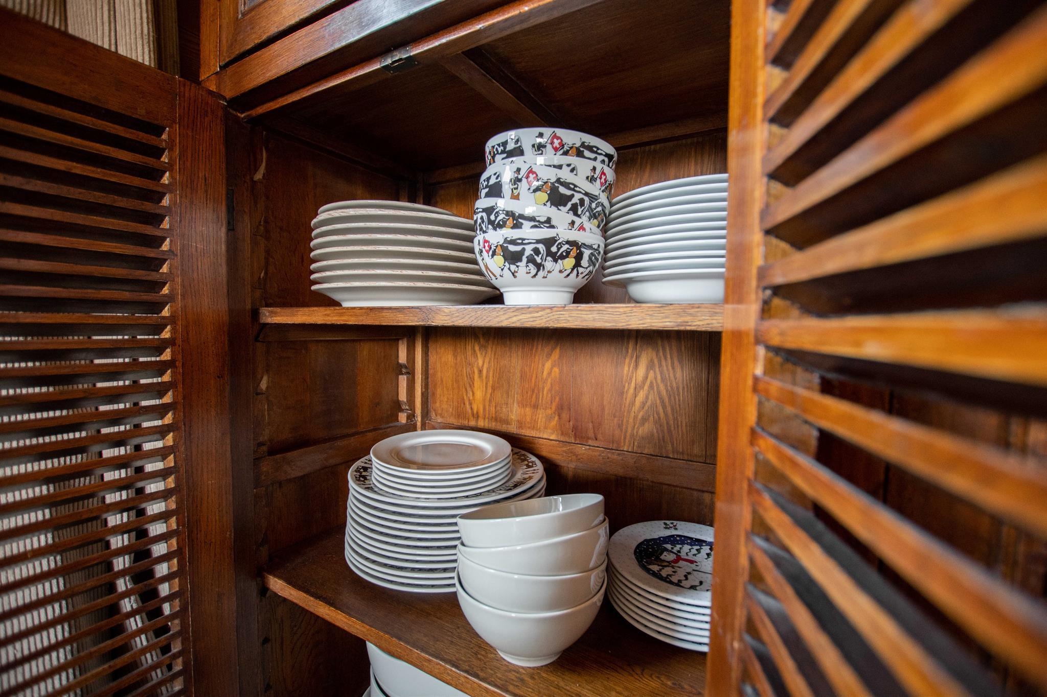 Anna Isabelle Riederalp, Geschirr Anna Isabelle Riederalp, Geschirr