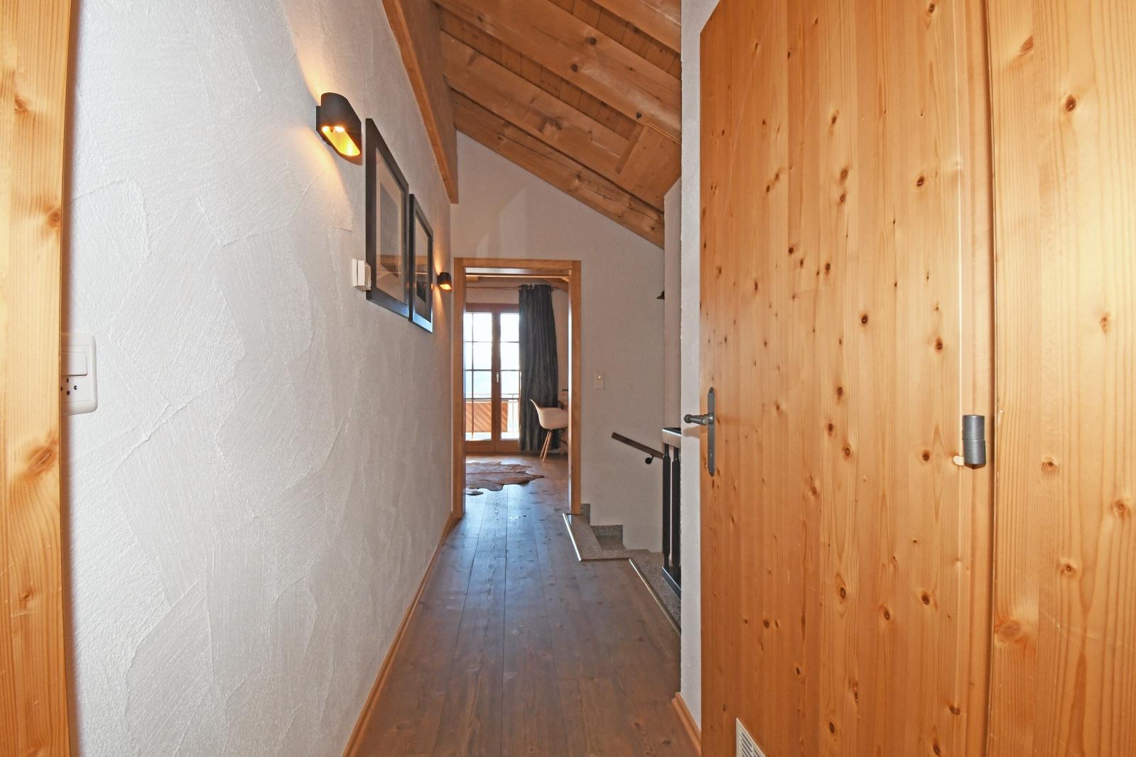 Chalet Wilhelm Tell OG Ost- Korridor 2. Stock Chalet Wilhelm Tell OG Ost- Korridor 2. Stock