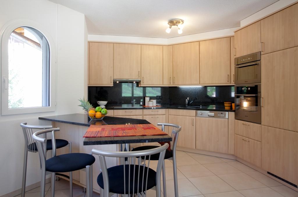 Küche gross Bar Backofen Kochherd Microwelle Küche gross Bar Backofen Kochherd Microwelle