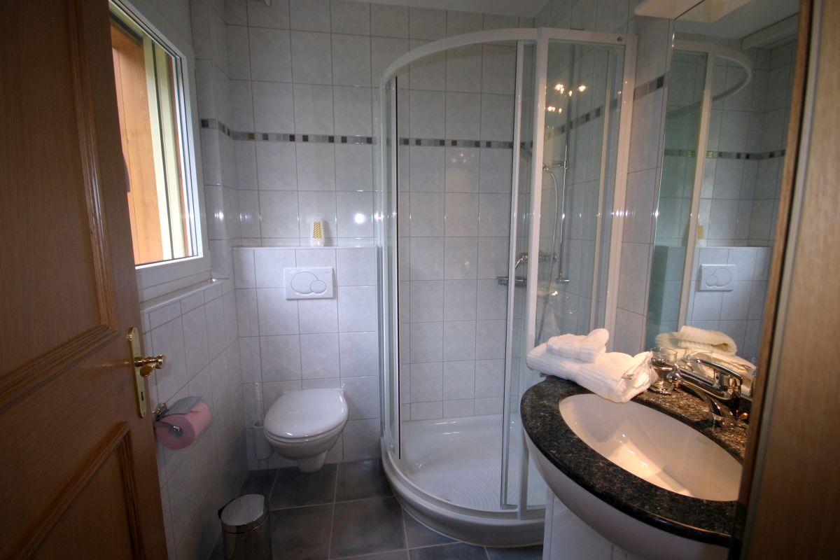 Edelweiss E 13_dusche-WC_a Edelweiss E 13_dusche-WC_a