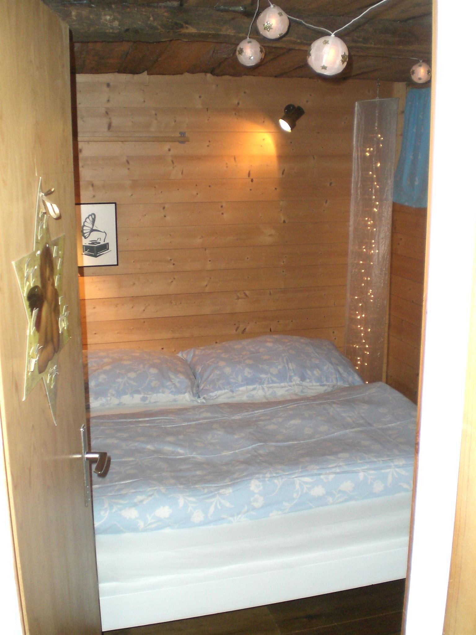 Erdgeschoss Zimmer mit Doppelbett Erdgeschoss Zimmer mit Doppelbett