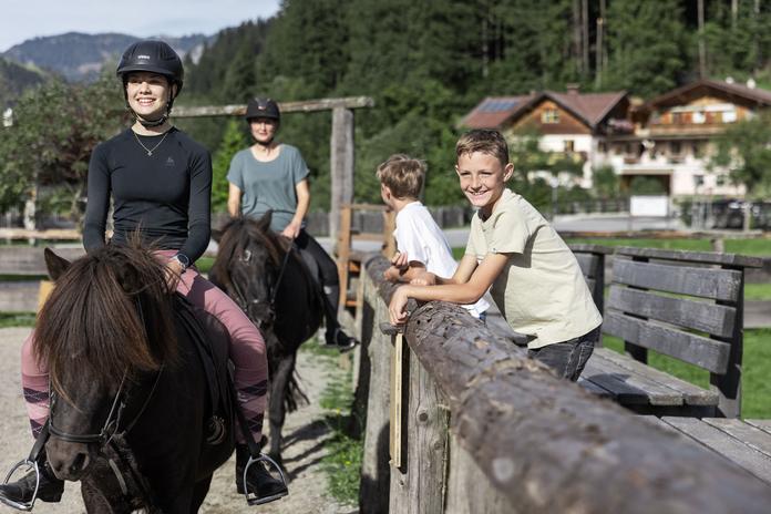 Reiten beim Feriendorf Holzleb'n