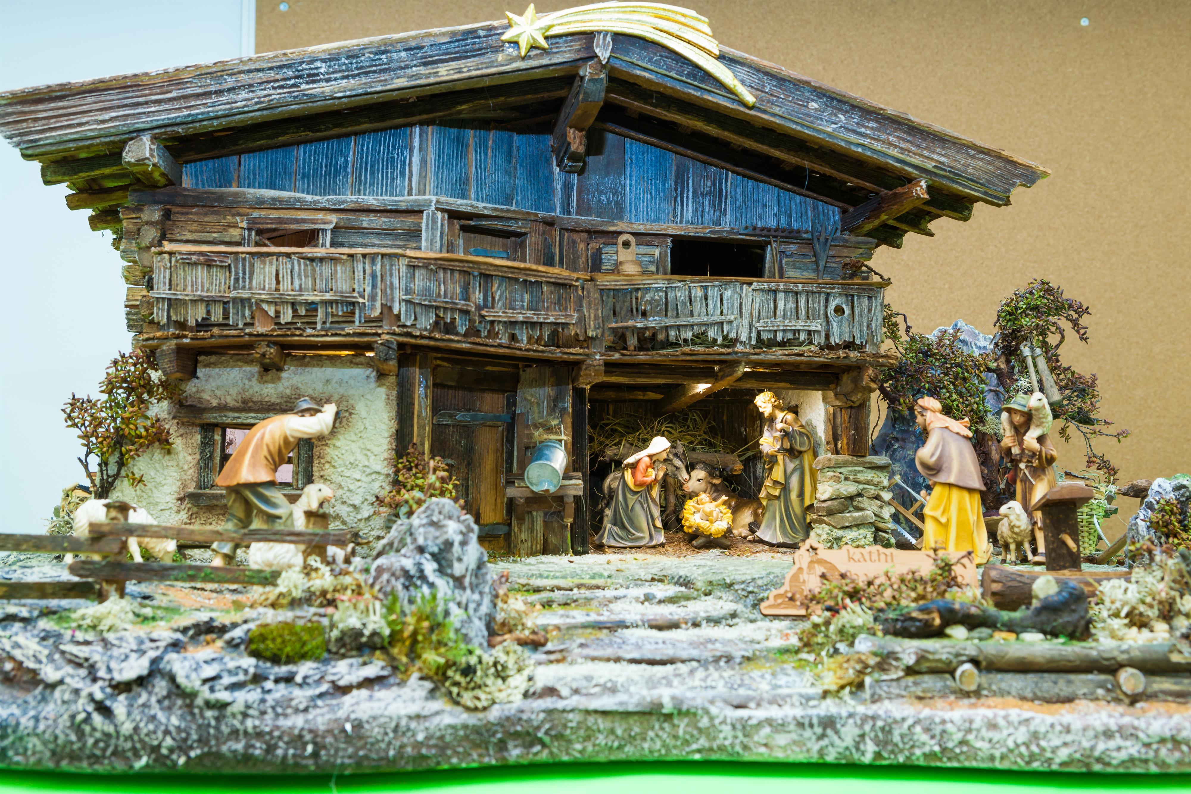 Krippenausstellung mit Adventmarkt