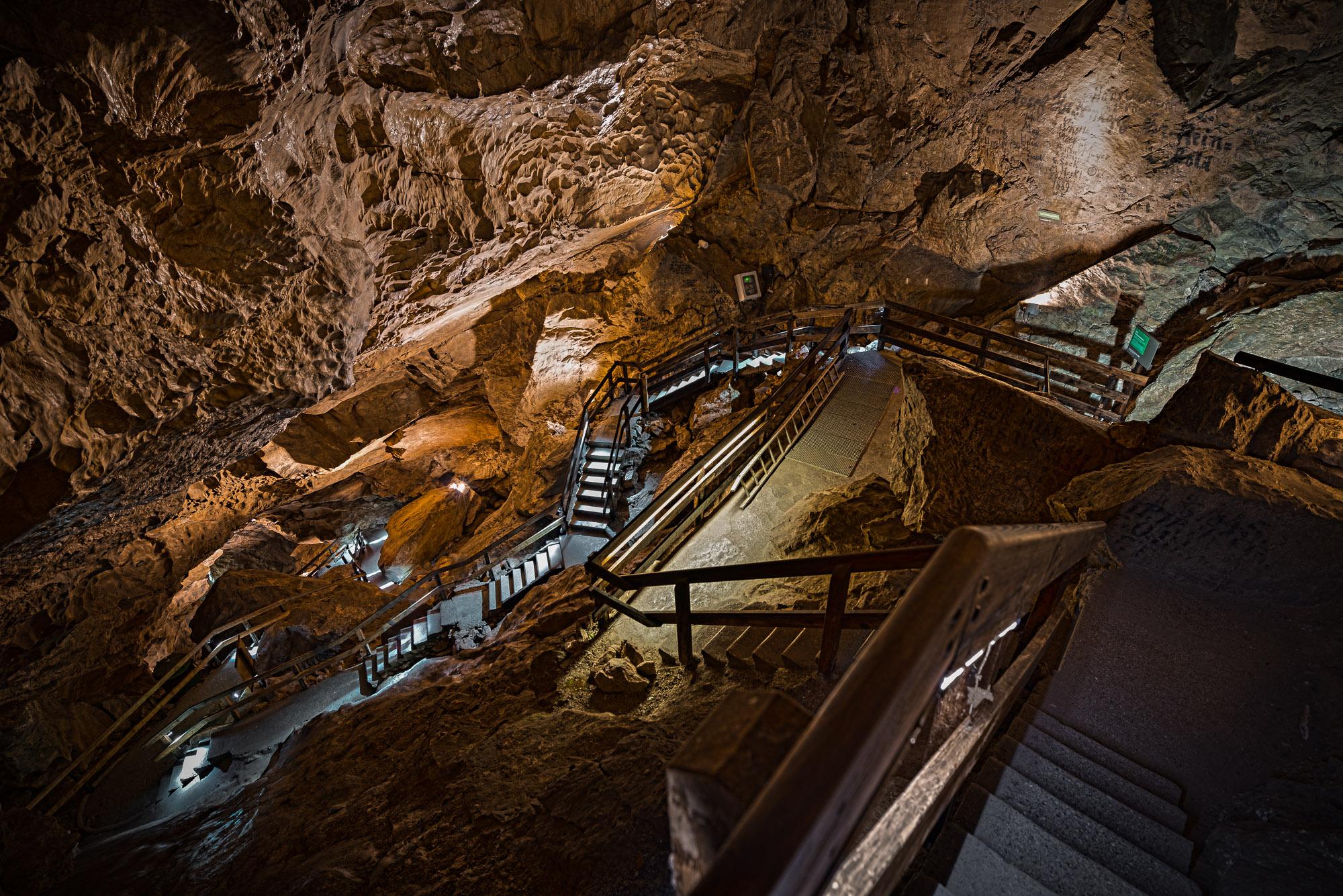 Laternenwanderung in der Lamprechtshöhle