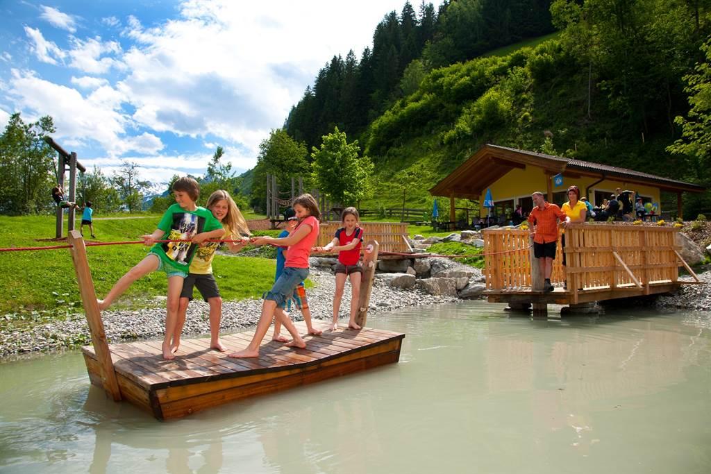 Raurisertal_Wasserspielplatz_Kinder(c)TVB