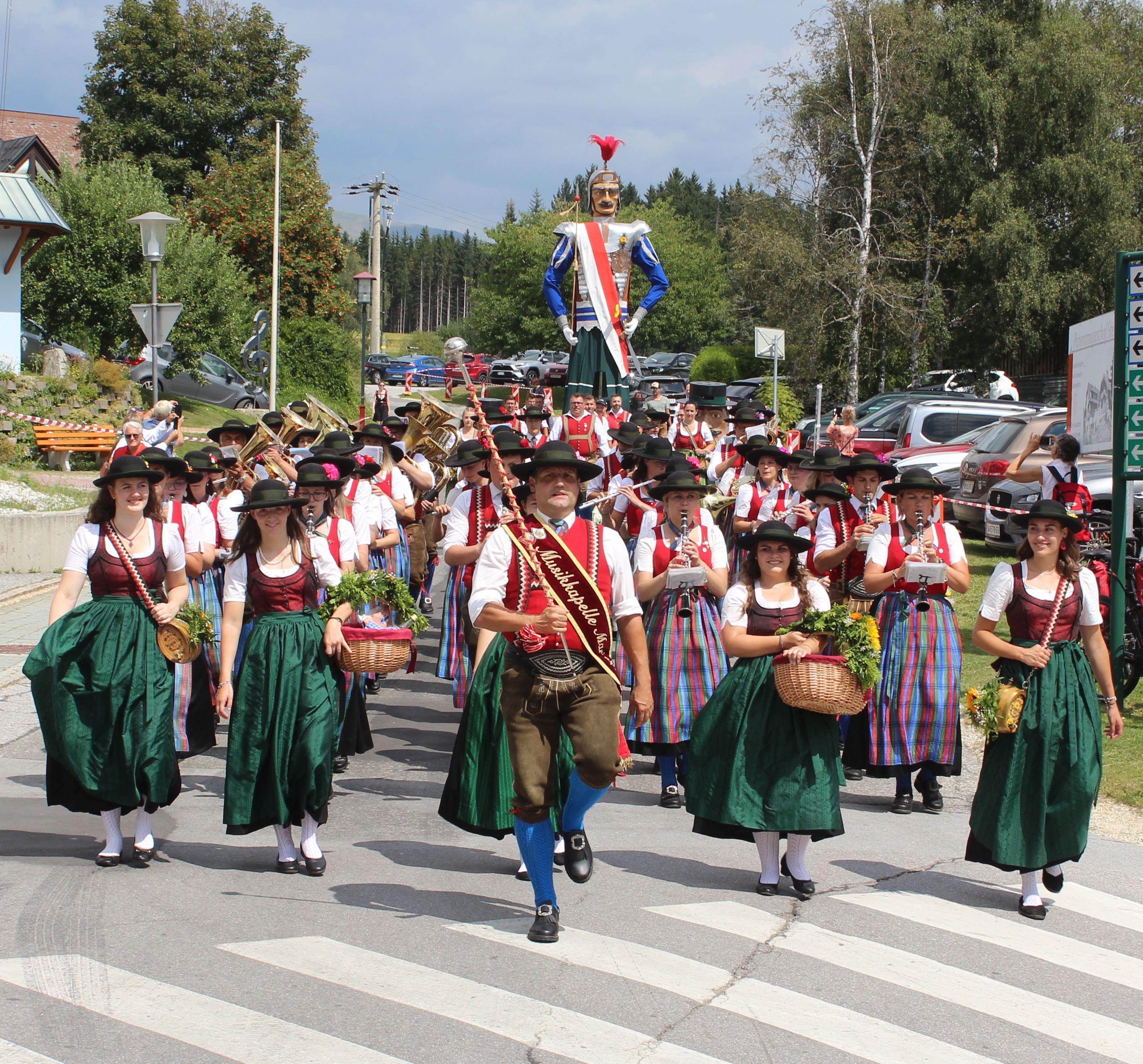 Samsonumzug mit der Trachtenmusikkapelle Mariapfarr