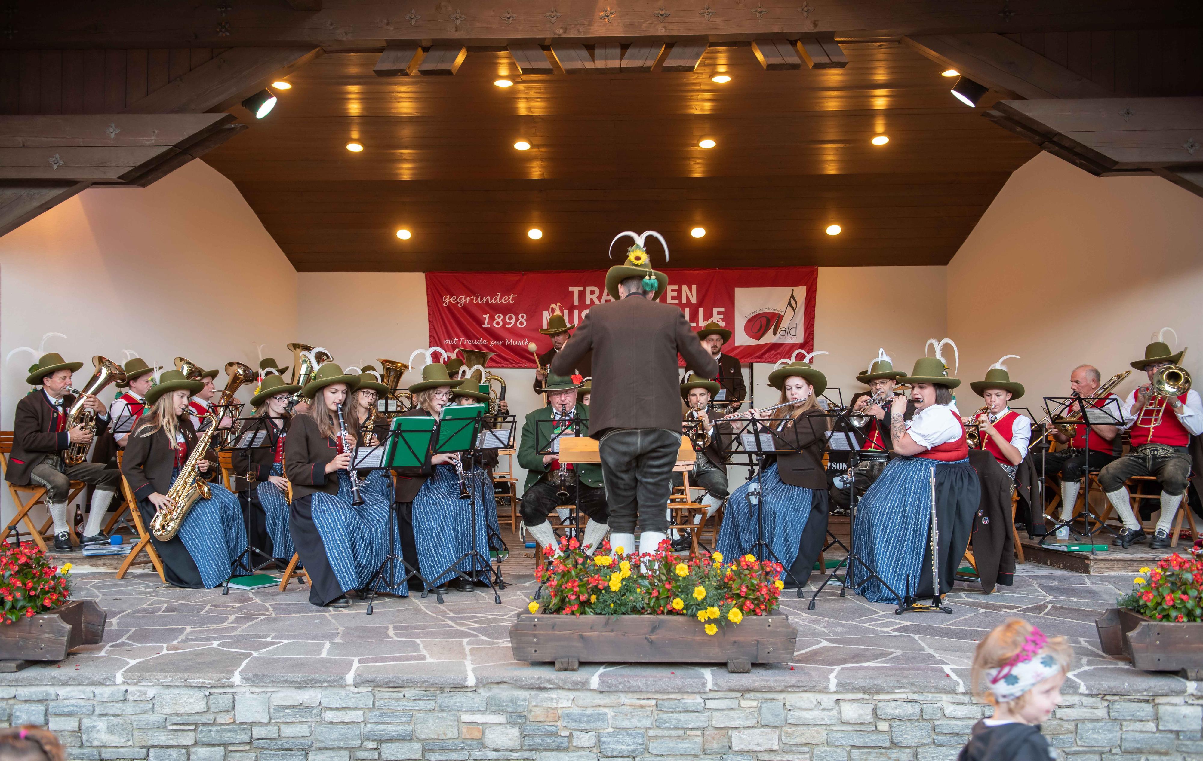 Konzert der Trachtenmusikkapelle Wald mit Bauernmarkt