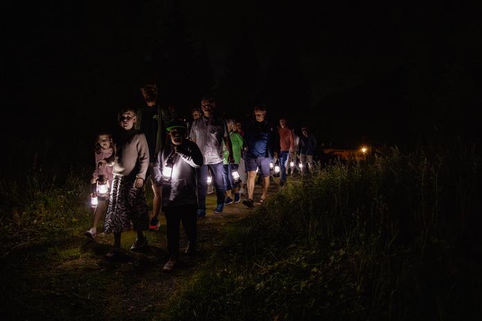 Musikalisches Stelldichein, Lesung & Laternen Wanderung