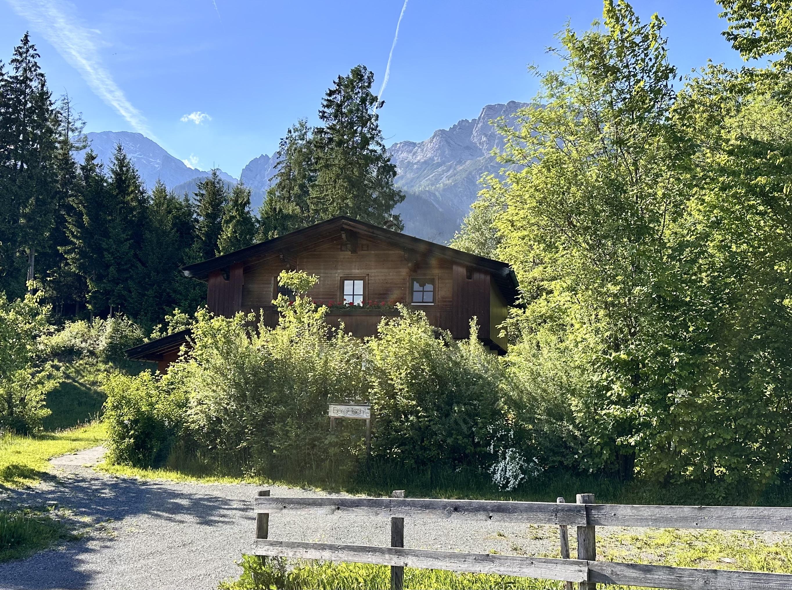 BergHoch3 Haus-Parkplatz