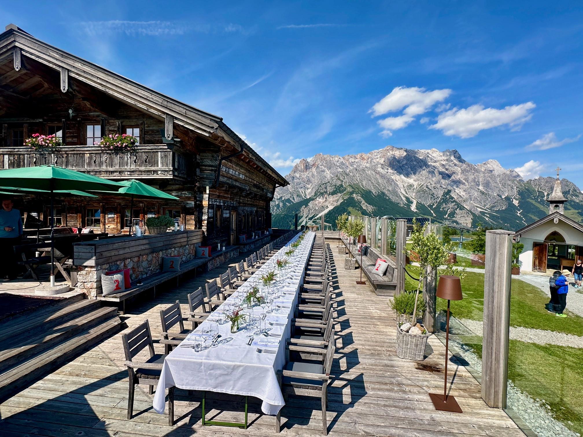 Lange Tafel am Berg