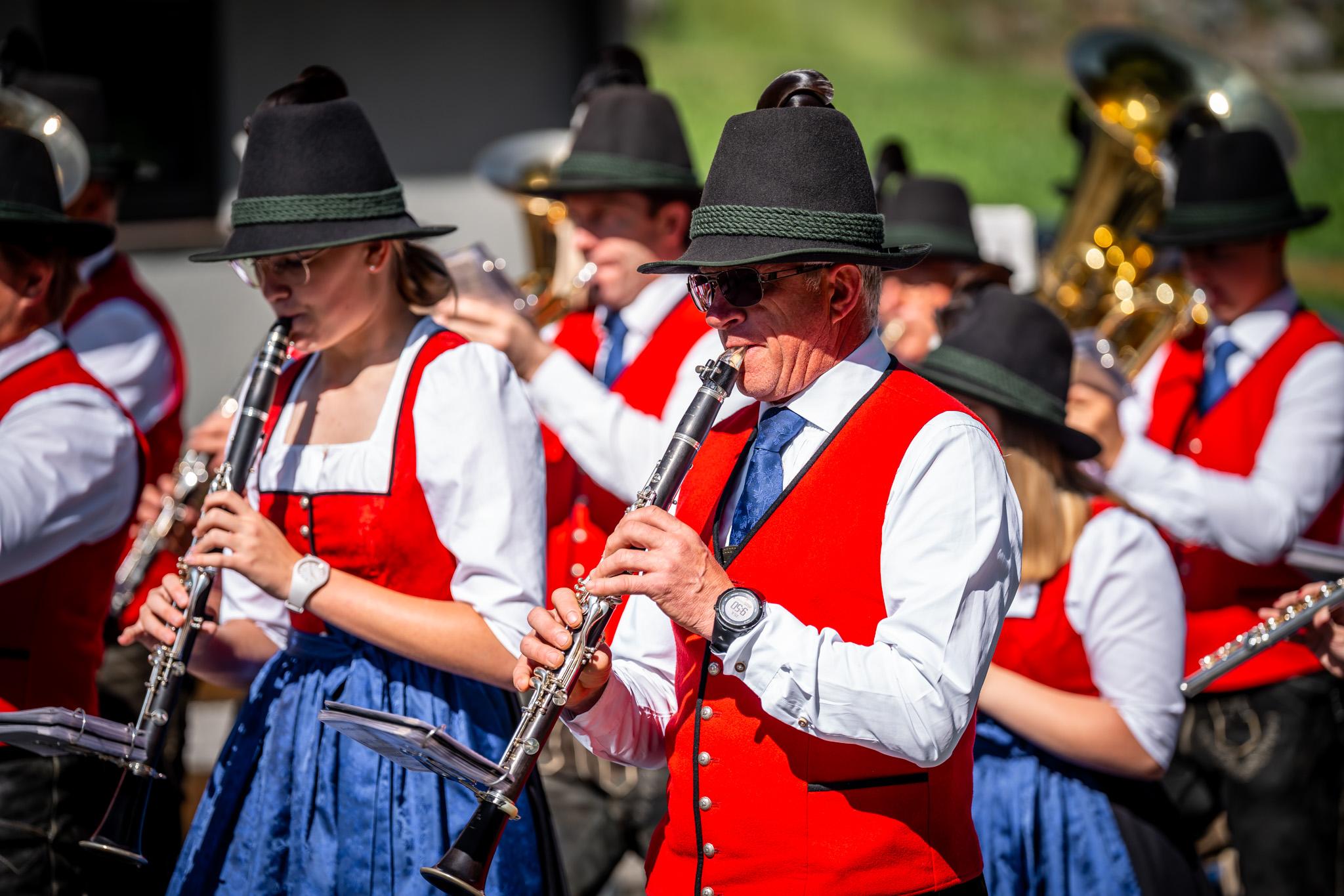 „Ins Dorf schau i gern, gibt´s a Musi zan hean“