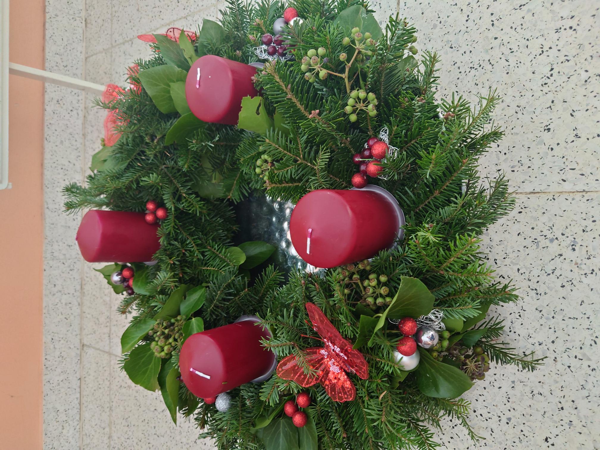 Markttag mit Adventkranzverkauf