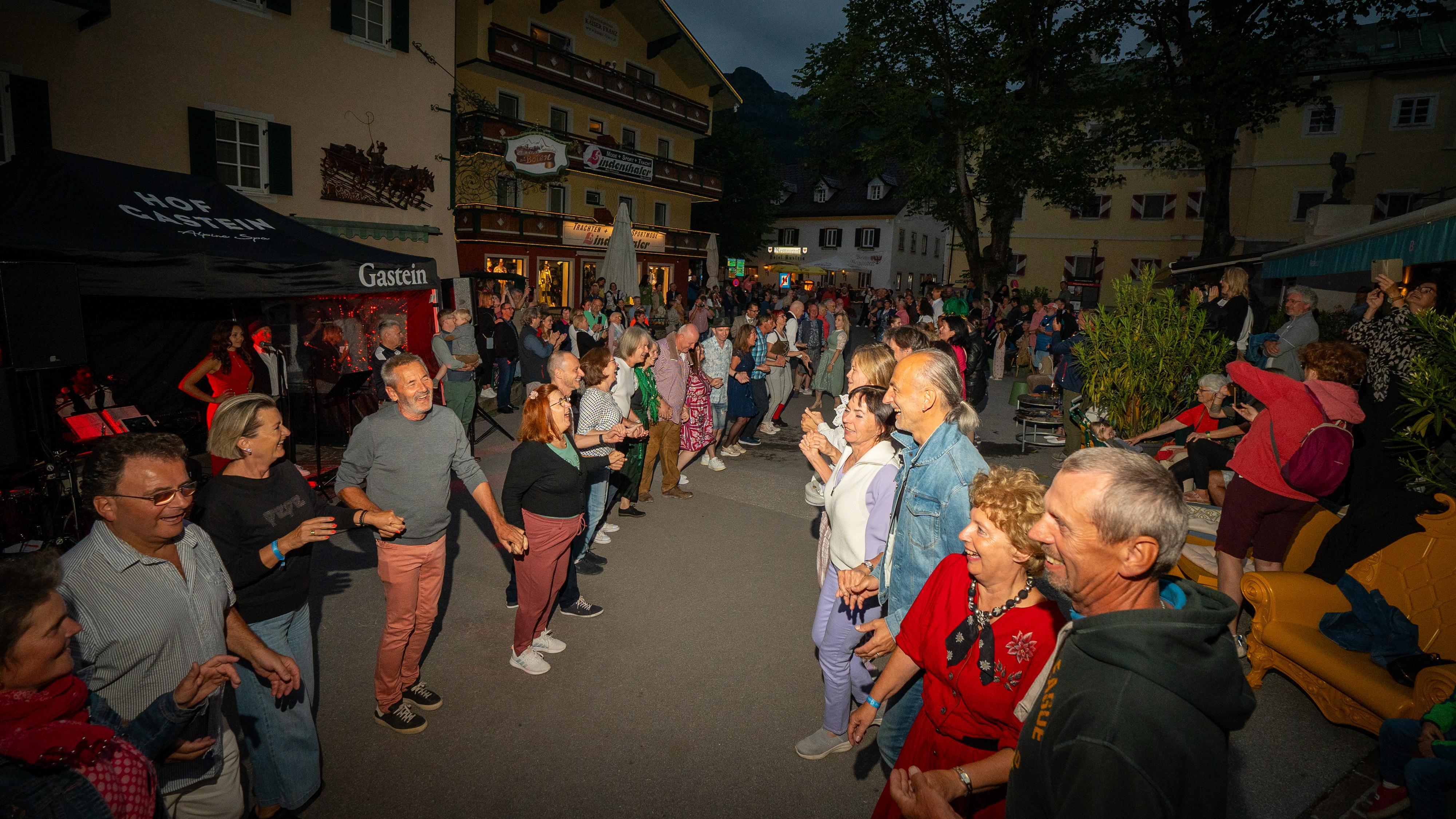 Village People Festival – Tanzen unter freiem Himmel in Bad Hofgastein!