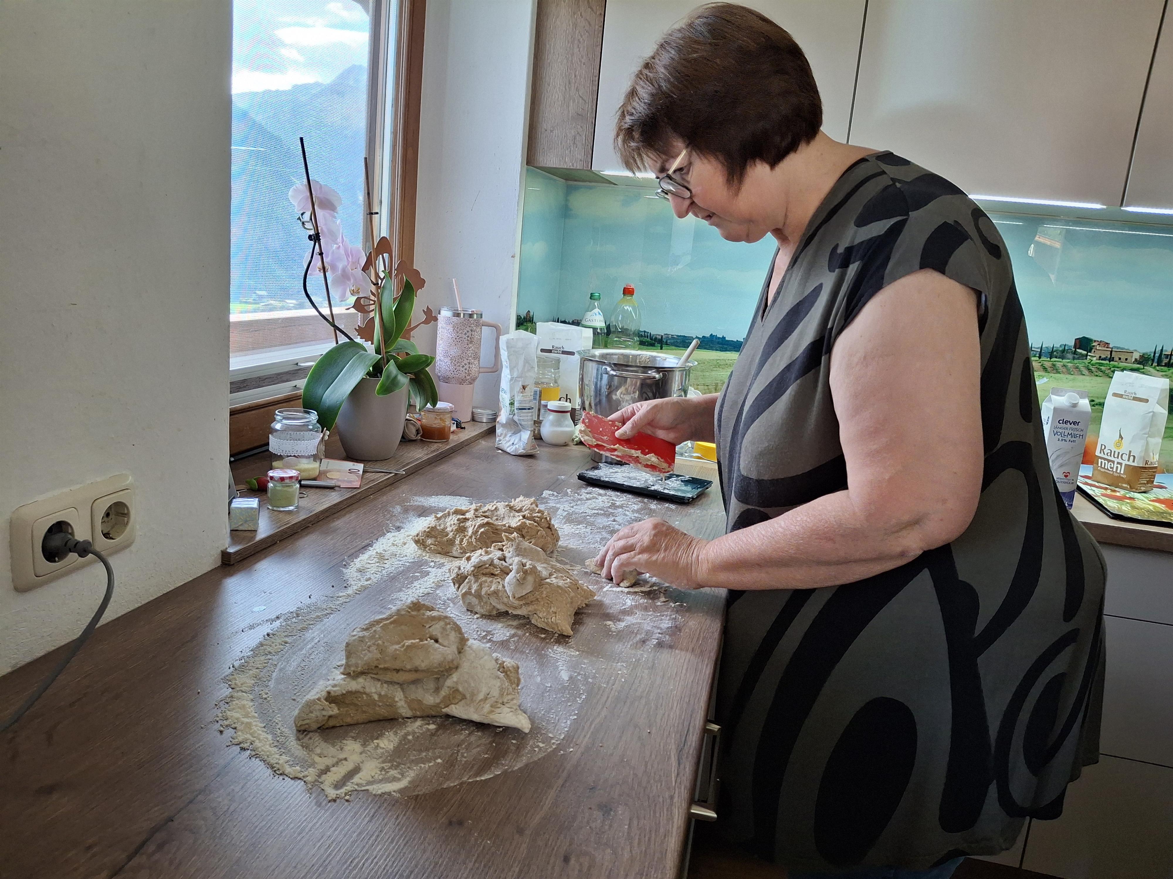 Brotbacken mit Karin