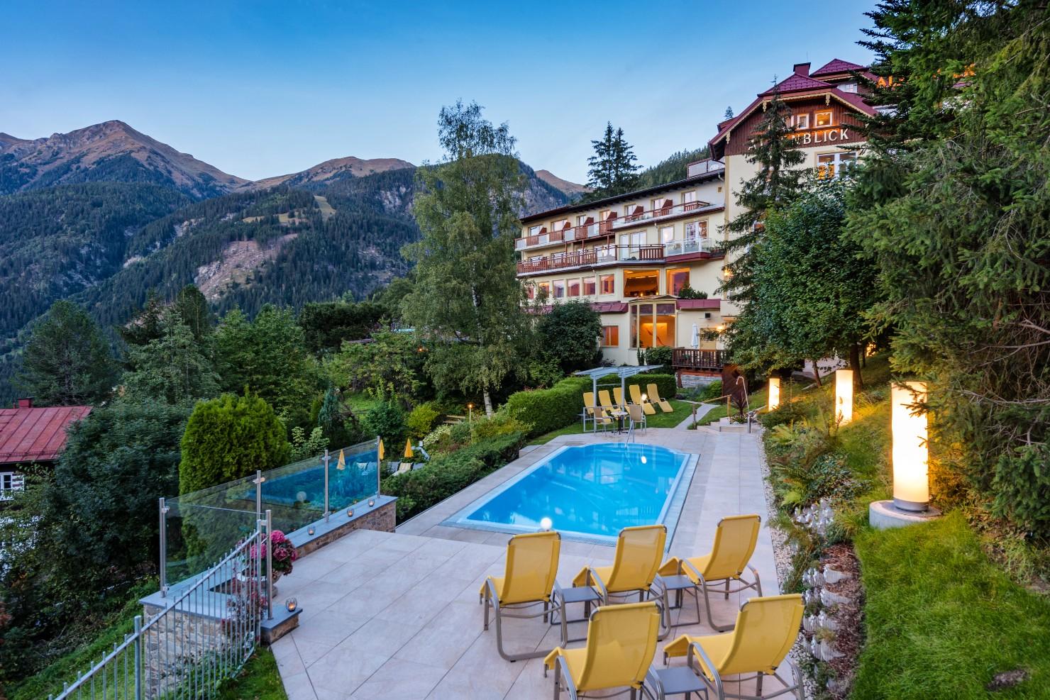 Hotel Schwimmbad Liegen8