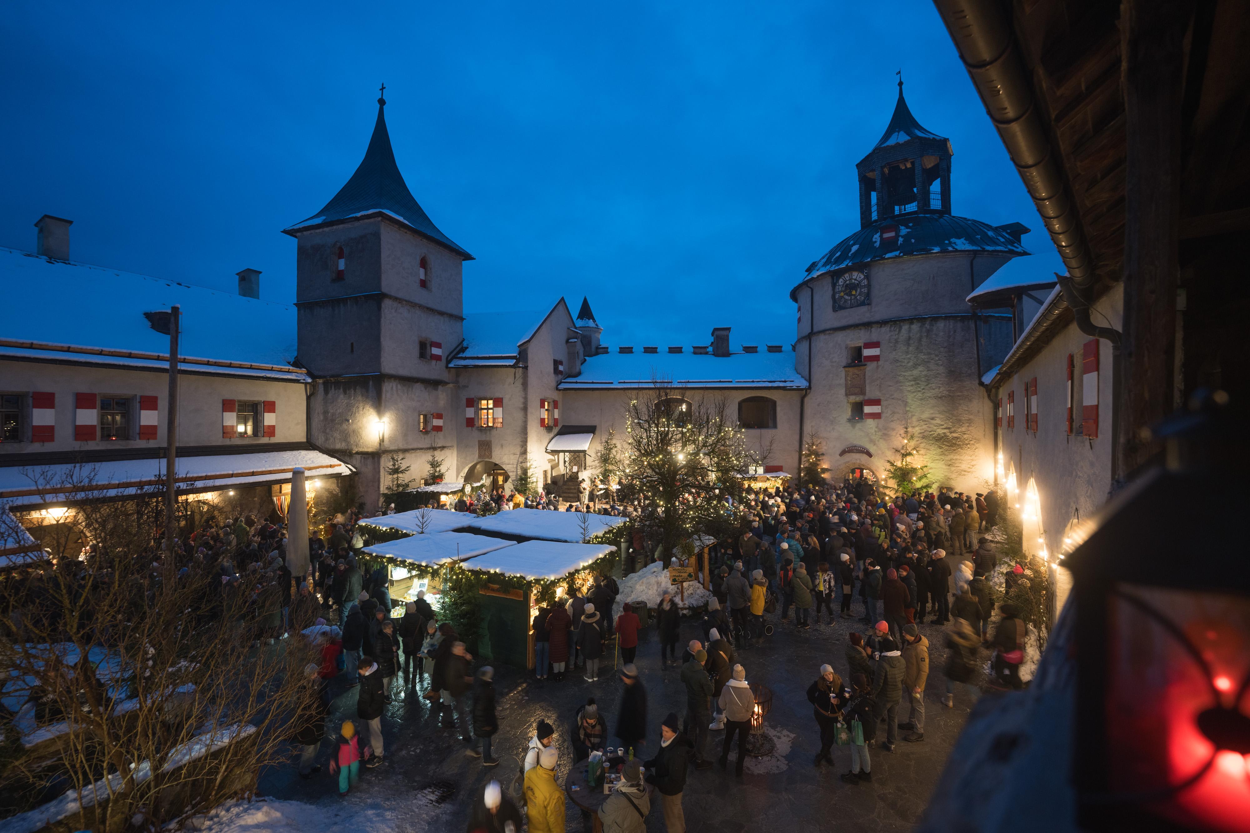 Romantischer Adventmarkt auf der Erlebnisburg Hohenwerfen
