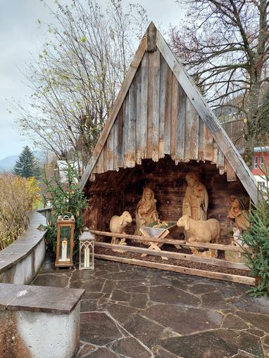 Lebensgroße Zirbenkrippe in Annaberg