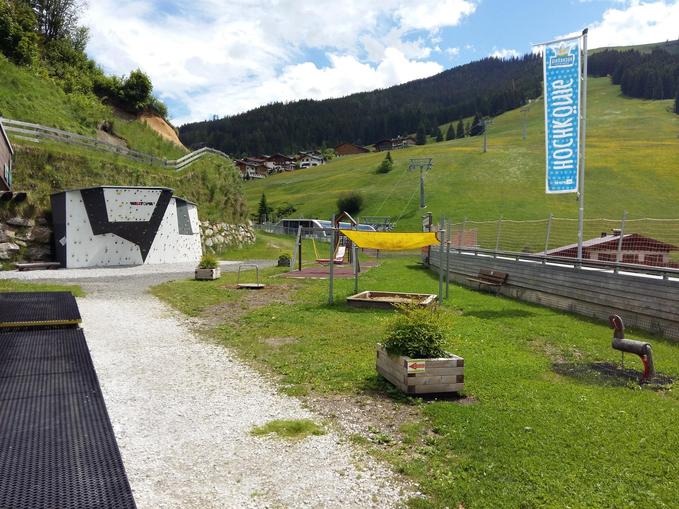 Spielplatz "Juniors Park" Skizentrum Dienten