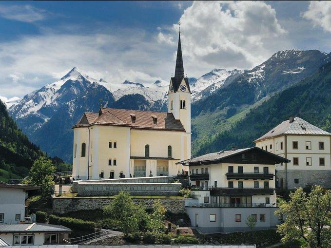 Katholische Pfarrkirche "St. Margaretha"