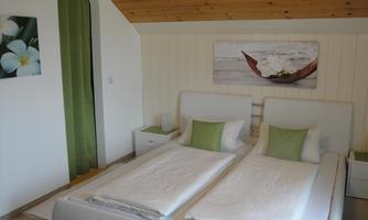 2 bedrooms, 1 double bed, 1 bunk bed for 2 adults and 2 children. A feast for the eyes is the view into the expansive Murtal, towards St. Margarethen and the Lungau mountain world.
