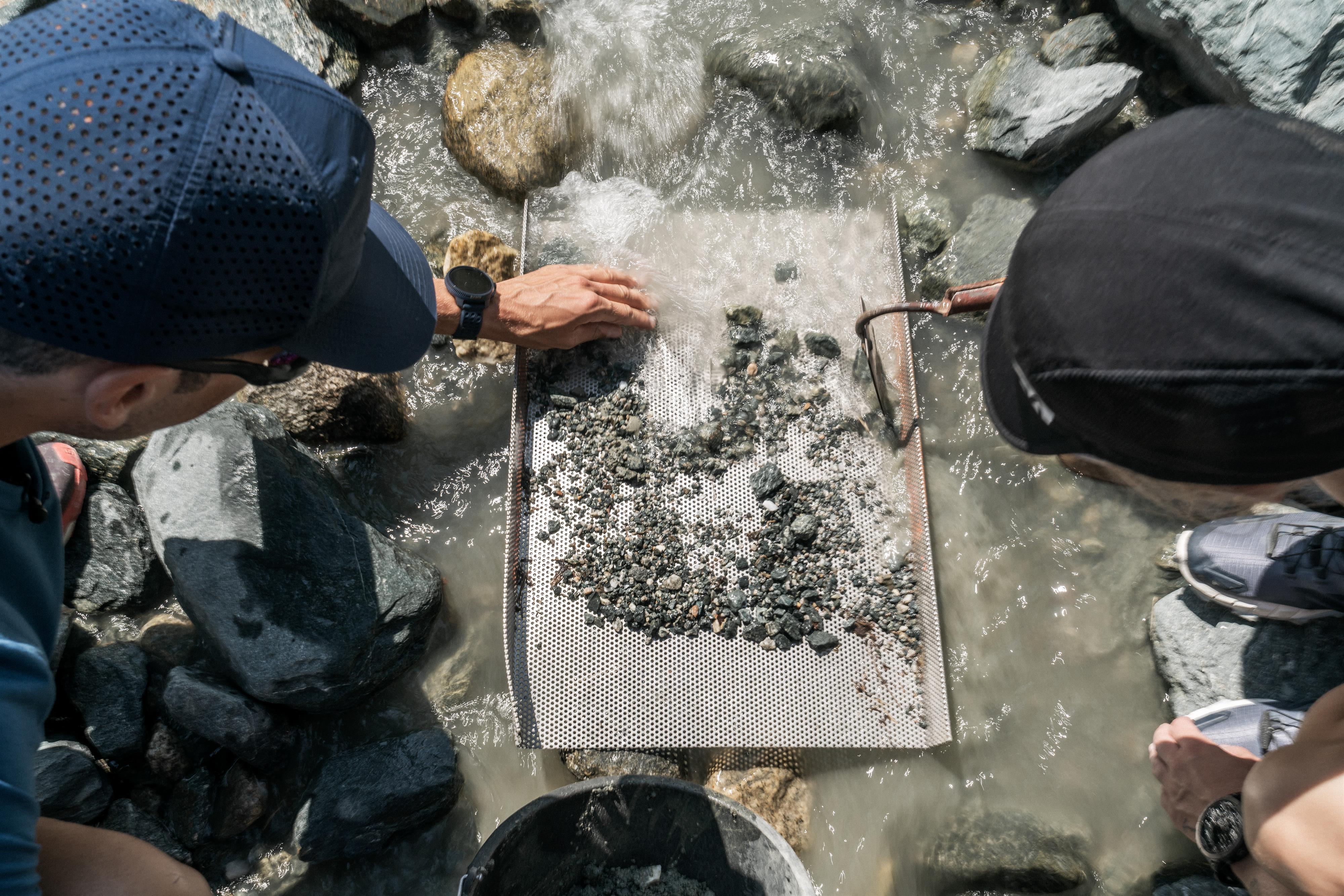 Mineralienexkursion: Smaragdschürfen mit Alexandra