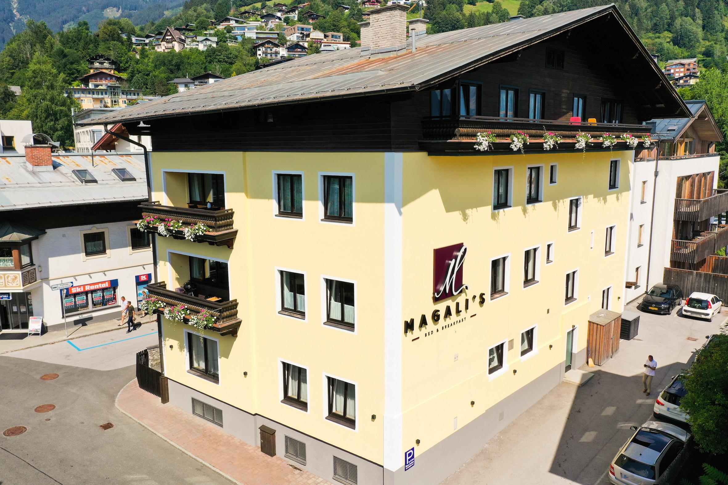 Magali's Bed & Breakfast: Outdoor image with the drone
