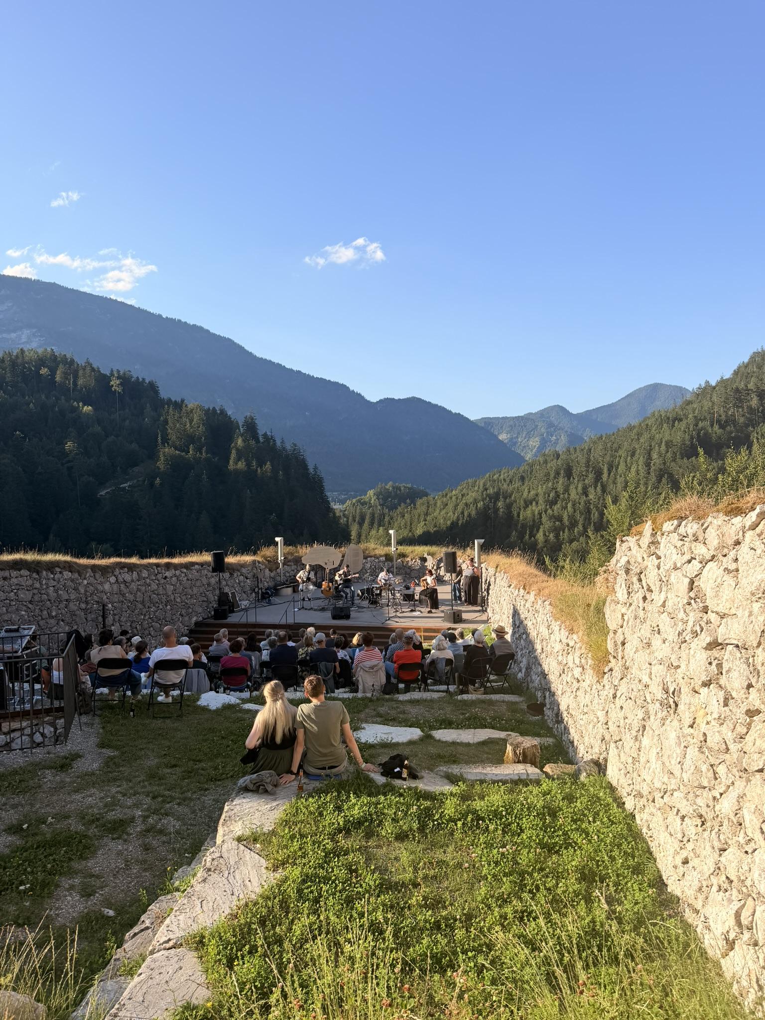 Zwischen Mauern und Melodien