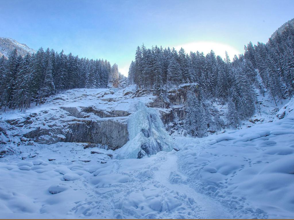 Im Winterreich der Wasserfälle