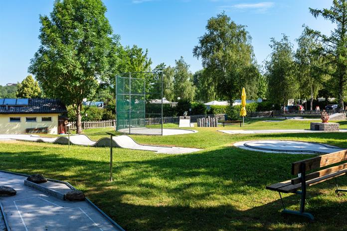 Minigolfplatz beim Strandbad Wallersee