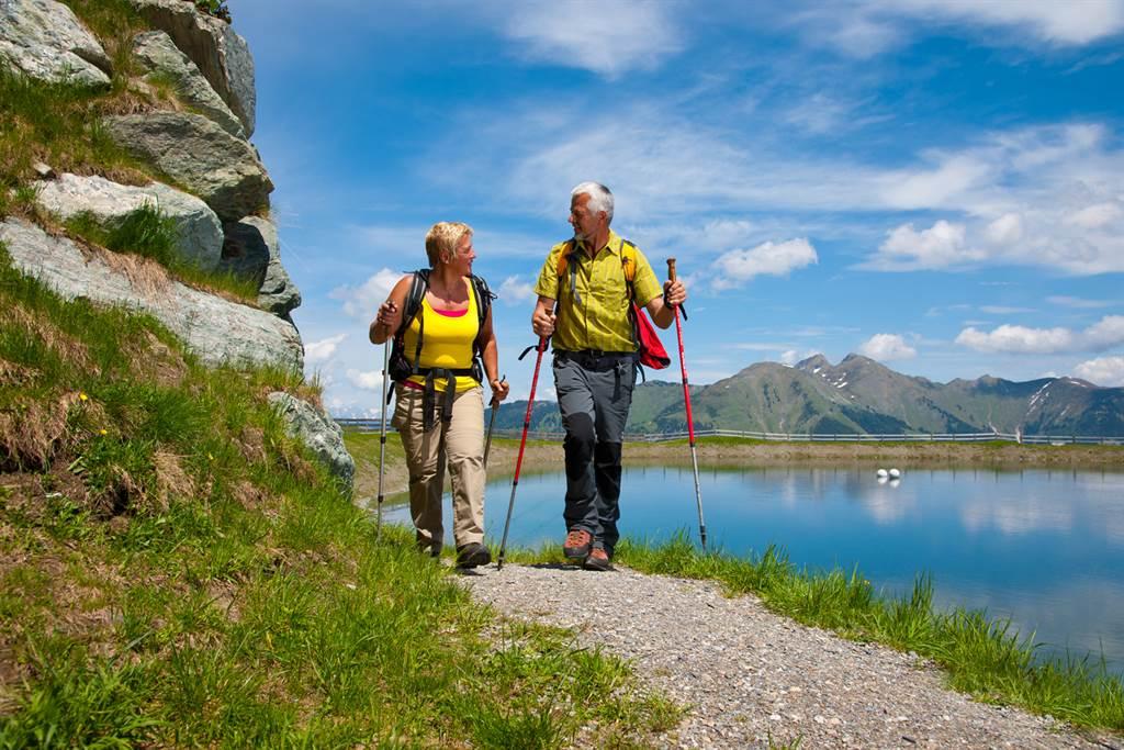 Raurisertal_Bergsee_Senioren(c)TVB Fotograf Michae