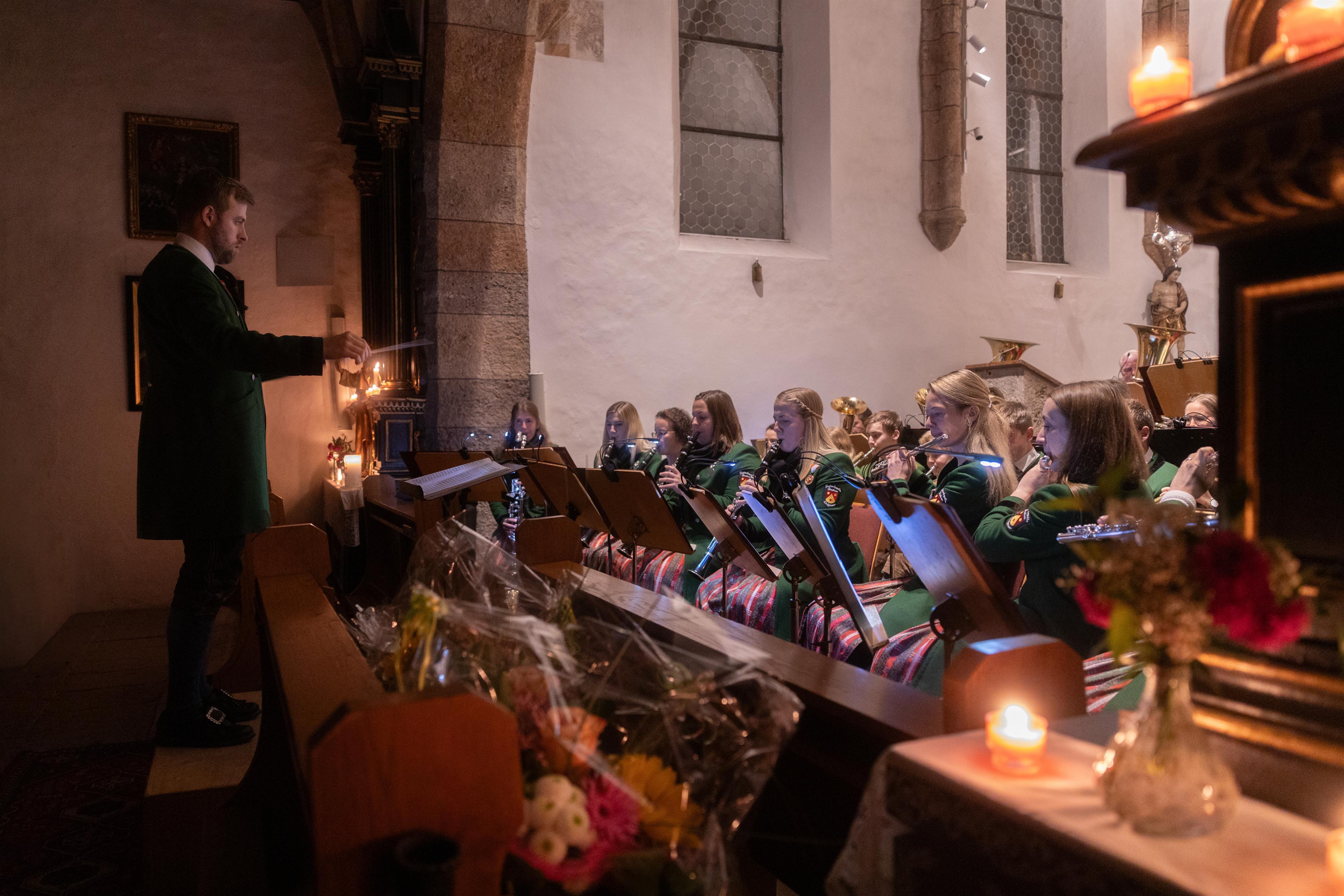 Konzert „Lichterklang“ der Trachtenmusikkapelle Strochner