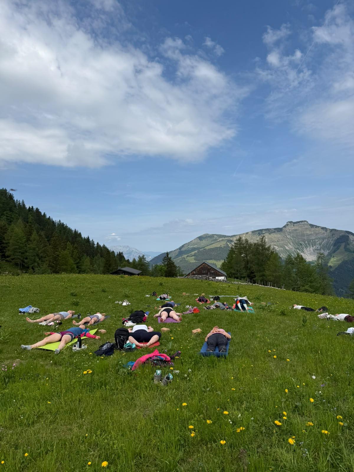 Yoga am Berg