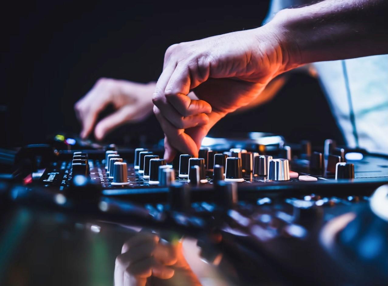 LIVE DJ SESSION mit FLORIS van ORANJE