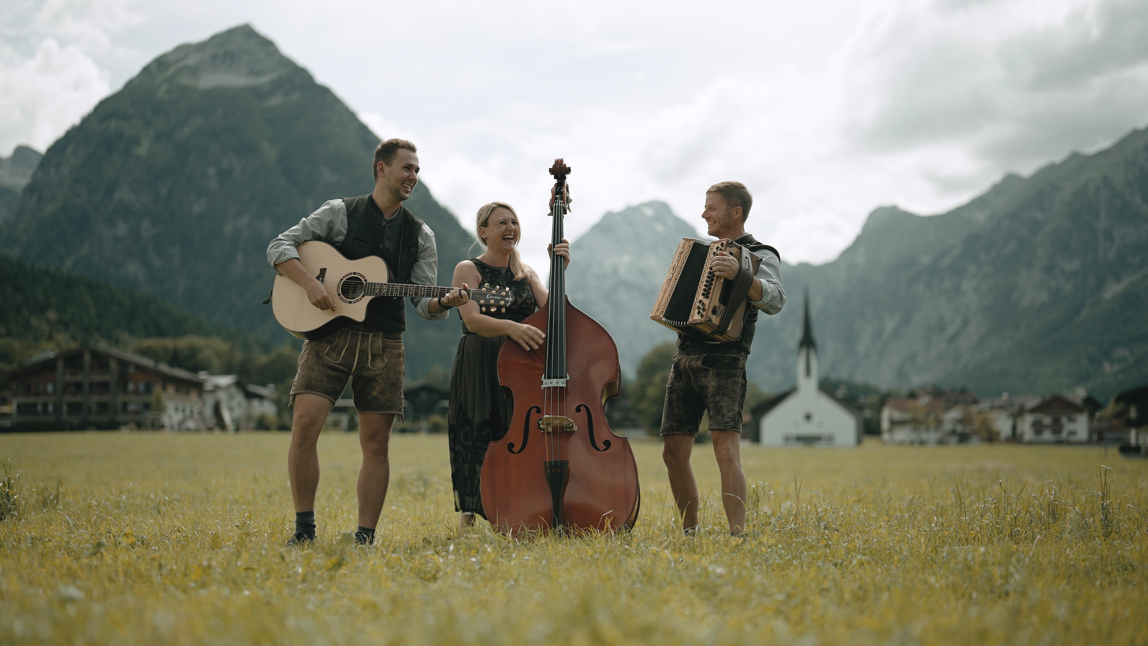 ALM:KULTUR auf der Lindlalm: Konzert „MIA ZWOA UND SIE“