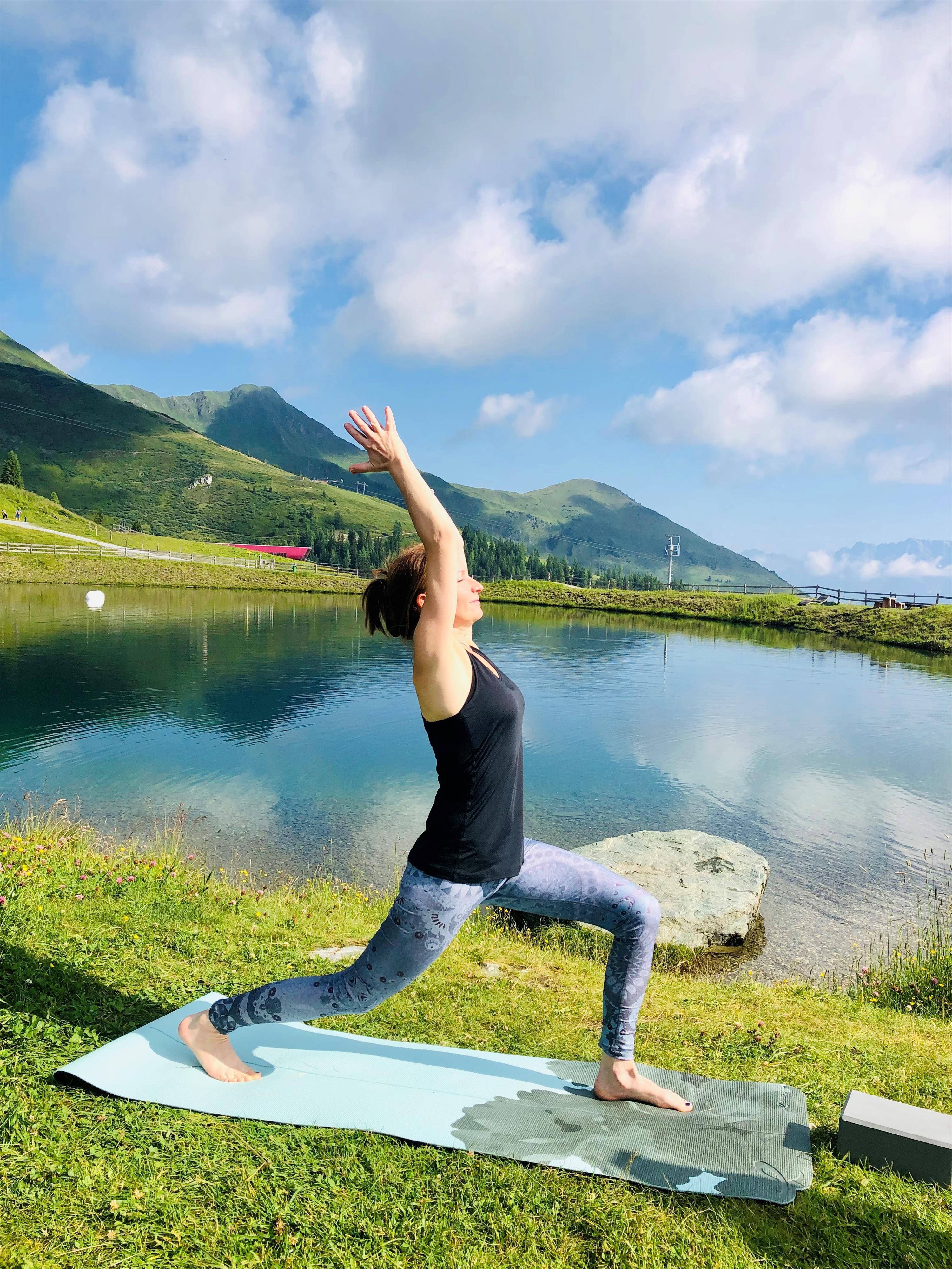 Yoga am Berg