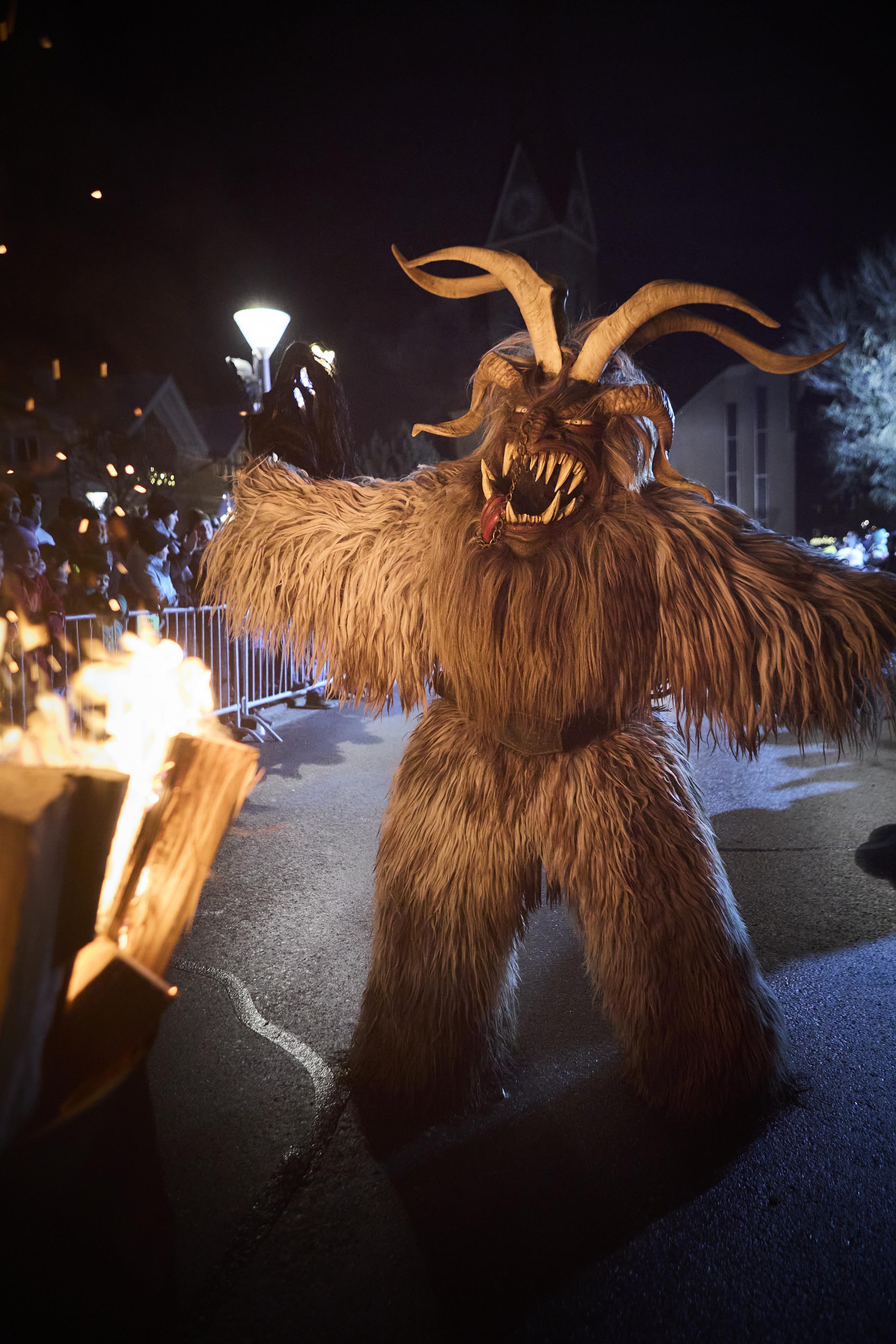 Traditioneller Perchtenlauf