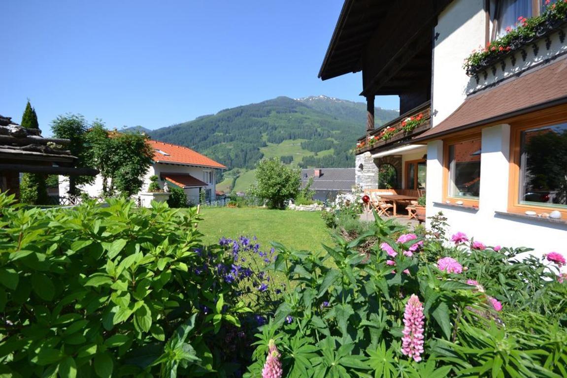 Appartement Jägerheim Dorfgastein Gartenimpression