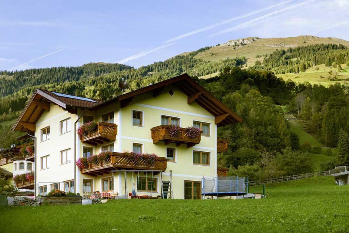 landhaus_gastein_dorfgastein_hausansicht_sommer (1