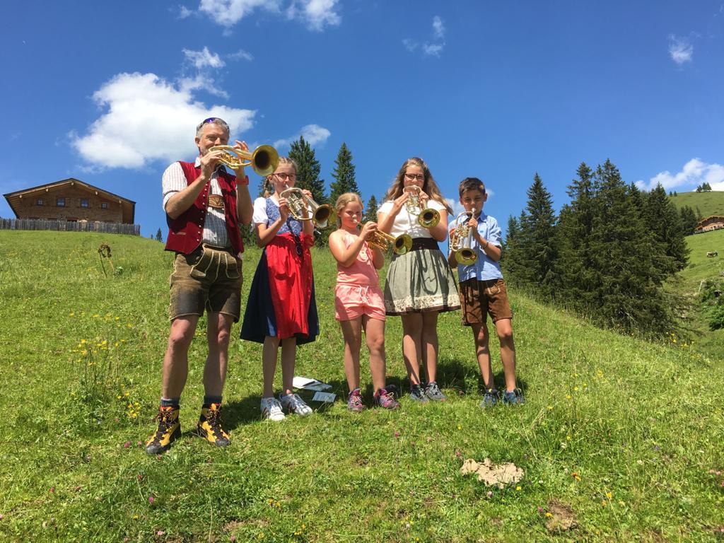 Großes Weisenbläsertreffen in der Almenwelt Lofer