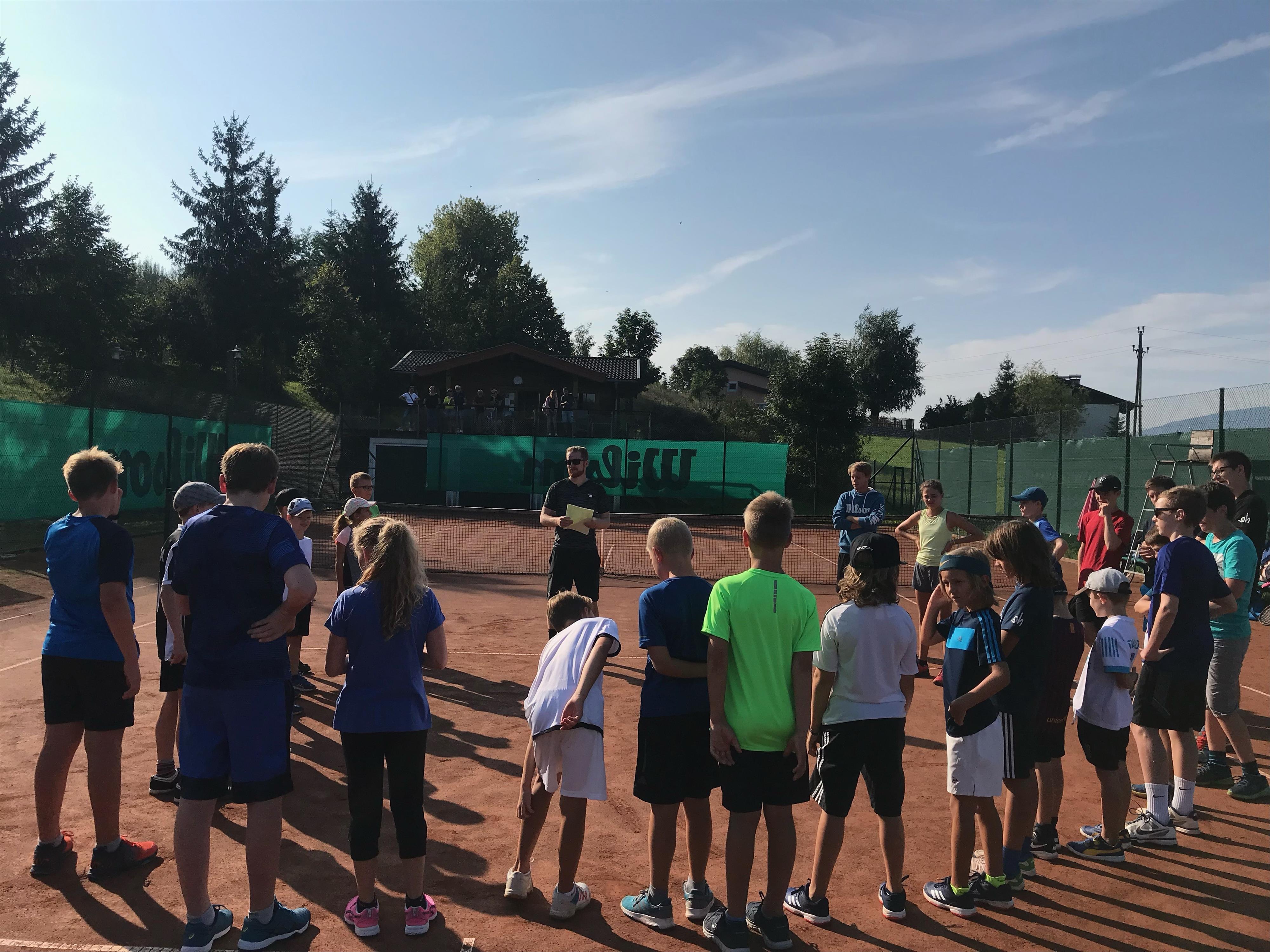 Halbtägige Tenniscamps für Kinder & Jugendliche