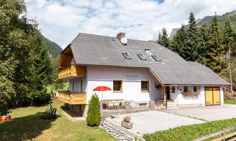Holiday home for 20 people in a quiet location, with a large garden and playground.