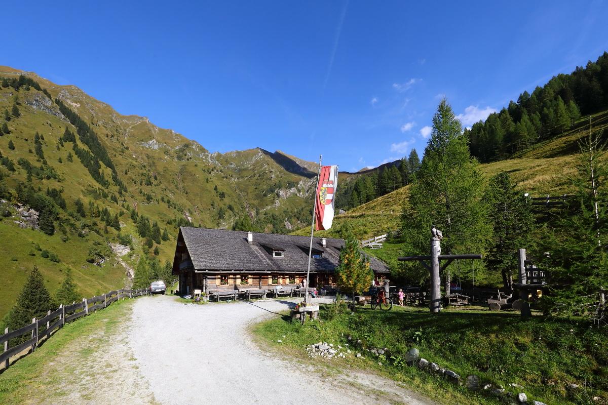 Taxi-Almfahrt zur Kreealm, 1.483 m