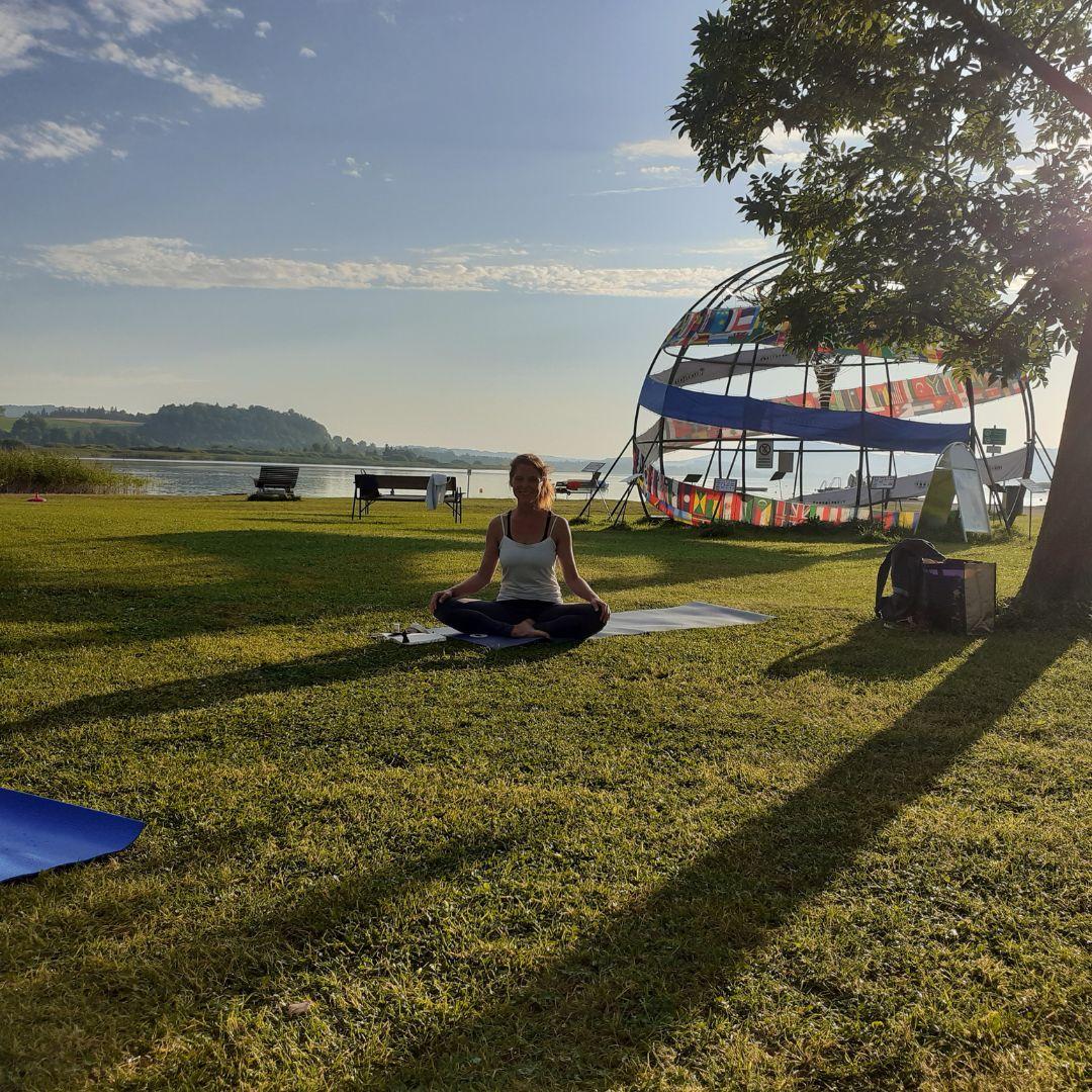 Morgen Yoga am See