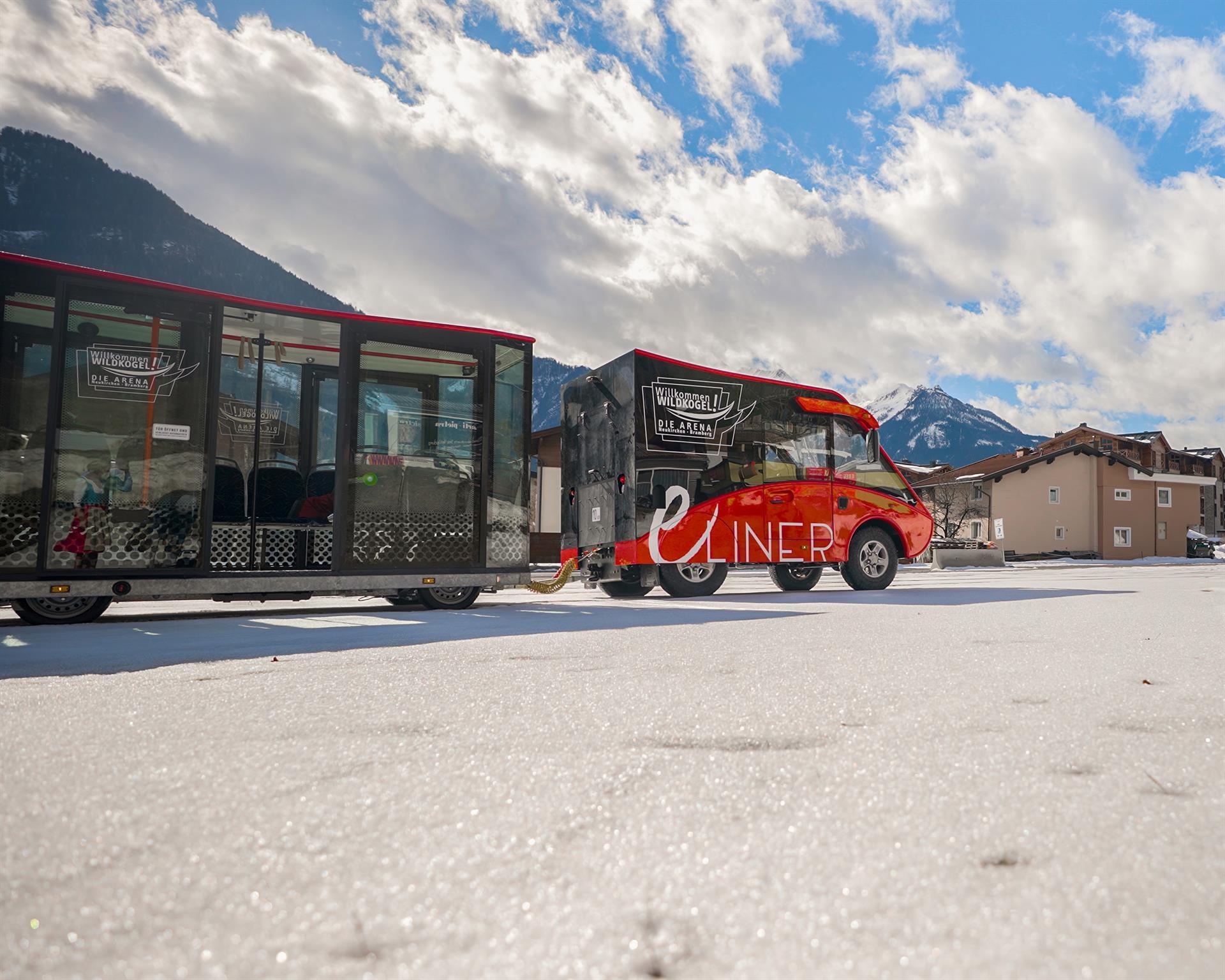 HOP ON HOP OFF eLINER Tour – Platzkonzert