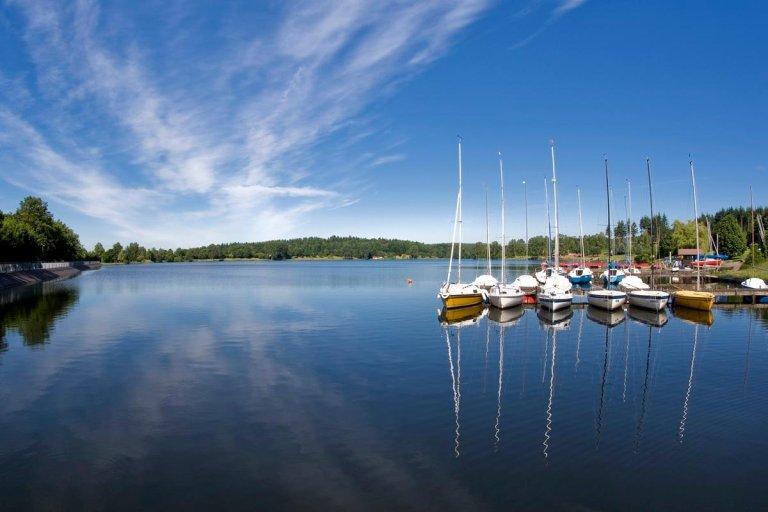 stausee--losheim-mit--segelhafen